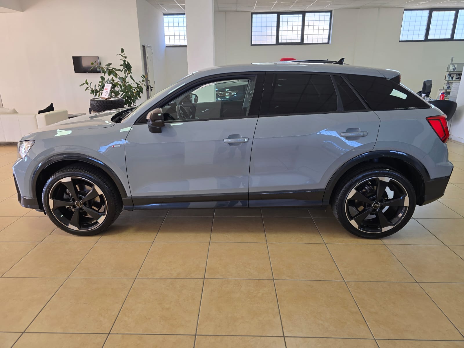 Audi Q2 30 TDI S-Tronic Identity Black